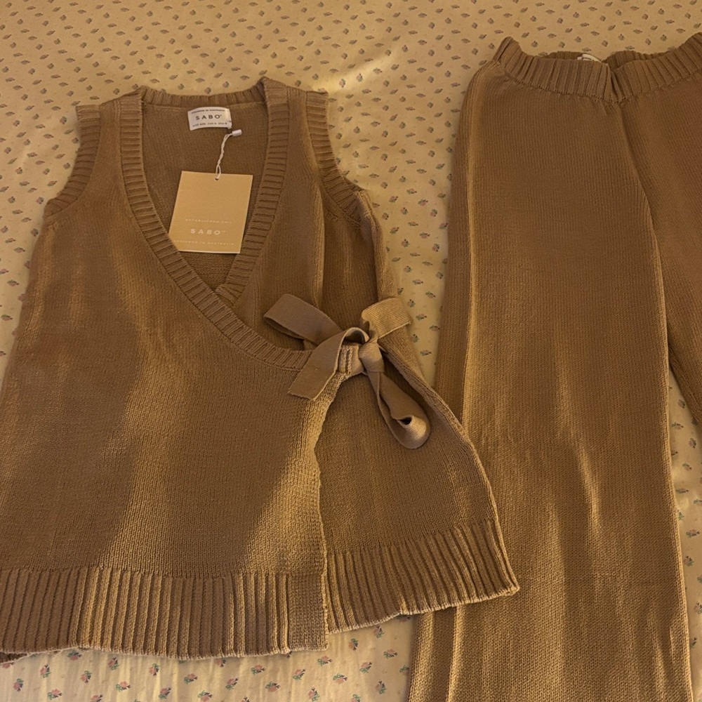 Della Top & Pants Set